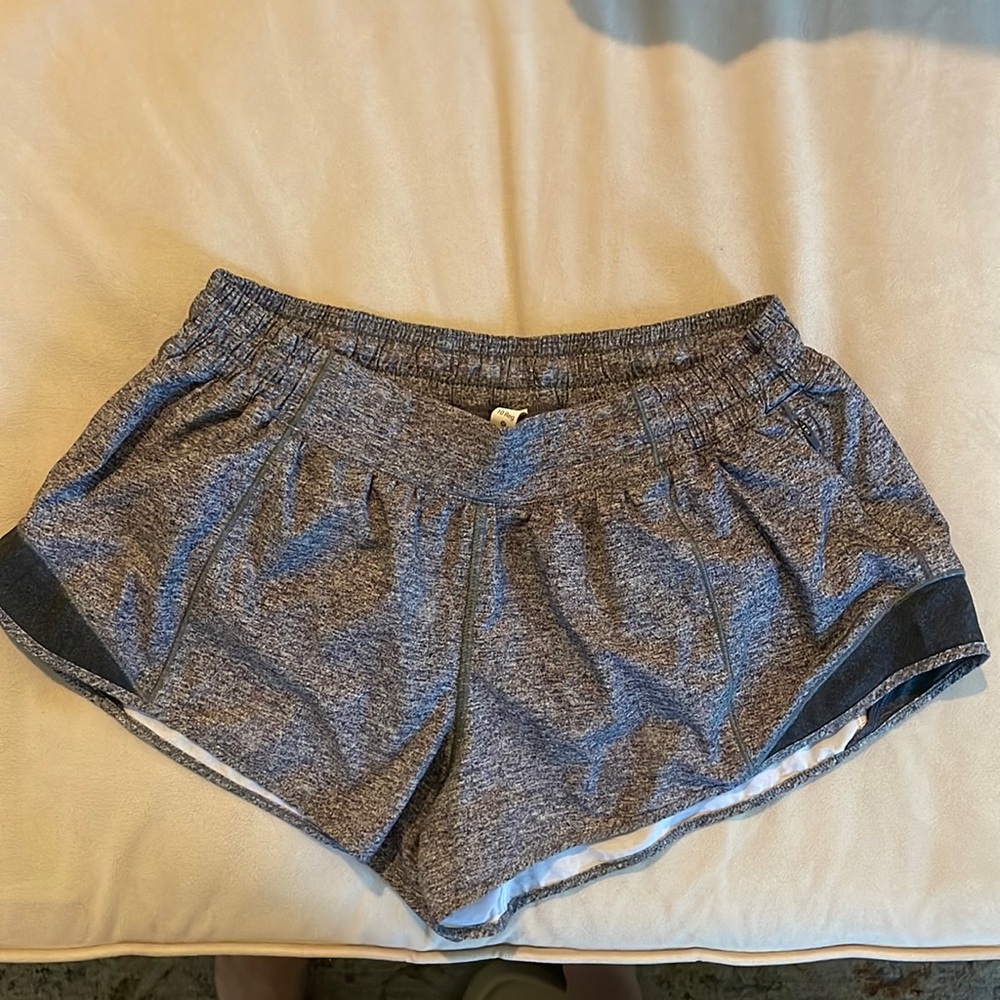 Lululemon Hotty Hot Low-Rise shorts 2.5”